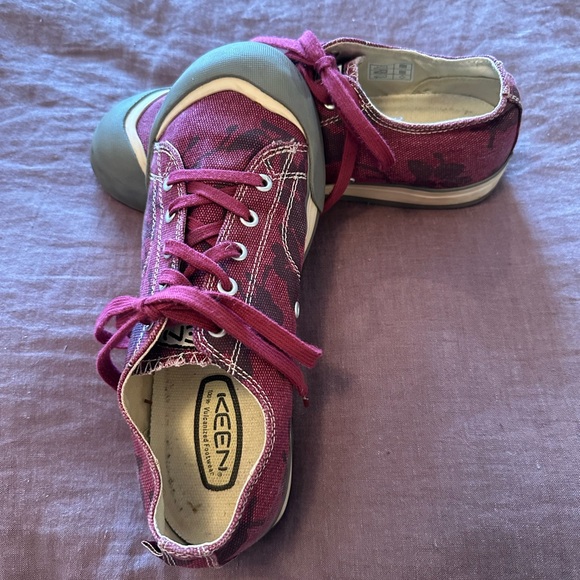 KEEN Paisley purple/pink old school canvas sneaker look!SUPER COOL!! $39  W 9 - Picture 6 of 9